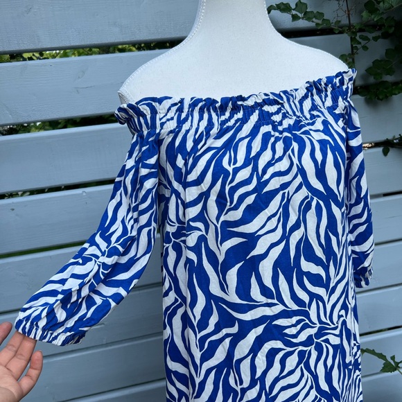 H&M printed blue and white 3/4 sleeves off shoulder - Picture 4 of 4